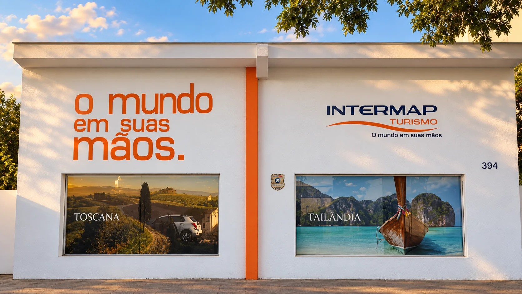 Fachada da Intermap Turismo com a frase O mundo em suas mãos